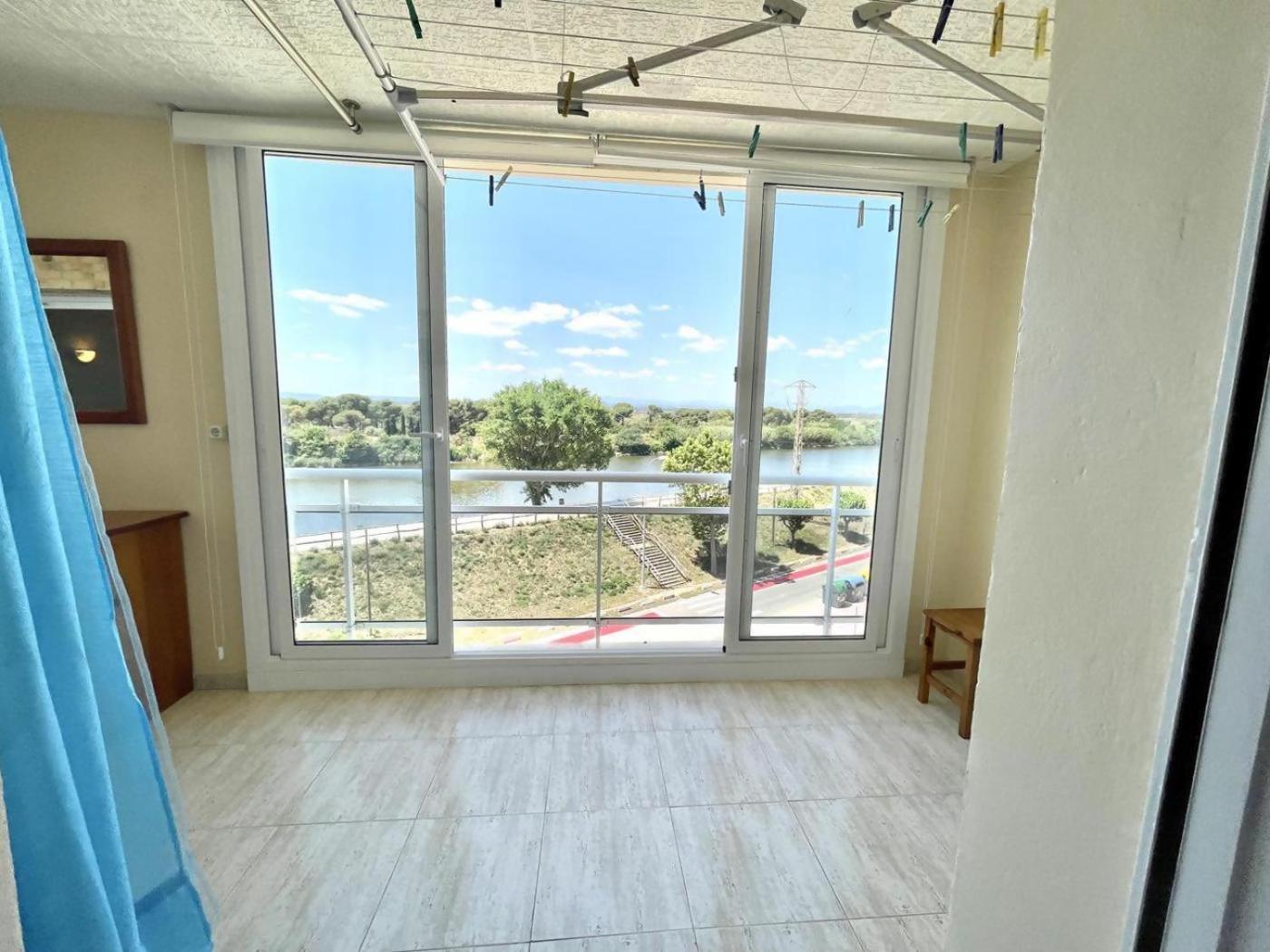 33Apartamento Soleado De Dos Habitaciones 艾姆布里亚布拉瓦 外观 照片
