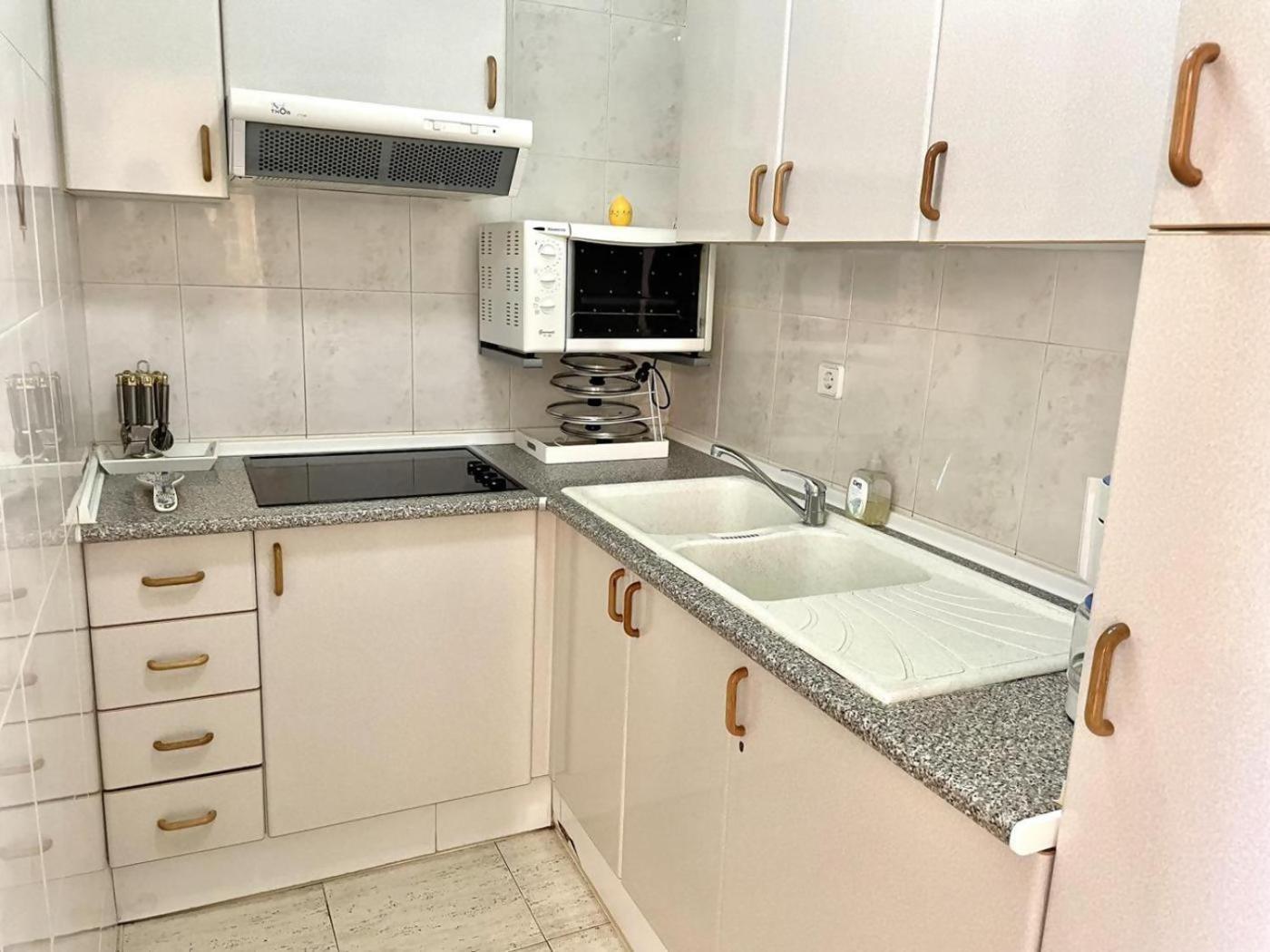 33Apartamento Soleado De Dos Habitaciones 艾姆布里亚布拉瓦 外观 照片